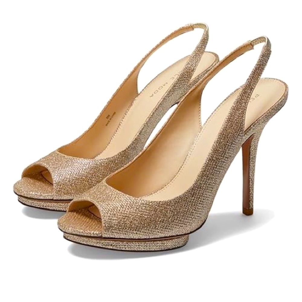 Pelle Moda Rimma Pumps in Platinum Gold, Size 8